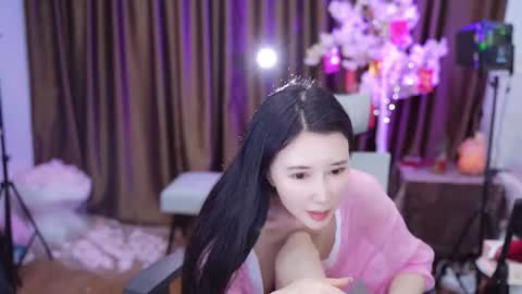 Snapshot of lucy__bb chatting on October 14, 2:14 am Lucy online show from October 14, 2:14 am