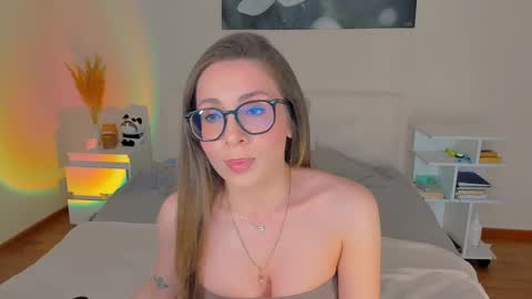 Snapshot of lucy__ray chatting on December 20, 7:01 am lucy__ray online show from December 20, 7:01 am