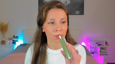 Snapshot of lucy__ray chatting on February 28, 12:32 am lucy__ray online show from February 28, 12:32 am