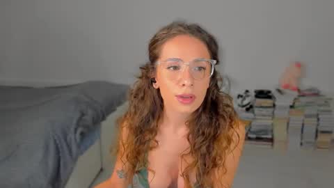 Snapshot of lucy__ray chatting on October 8, 3:22 am lucy__ray online show from October 8, 3:22 am