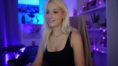 Cutie Lucy online show from July 18, 6:32 pm