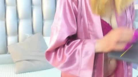  SleepyAbuela online show from November 30, 3:27 pm