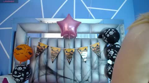 Snapshot of lucy_ny chatting on October 17, 3:59 pm SleepyAbuela online show from October 17, 3:59 pm