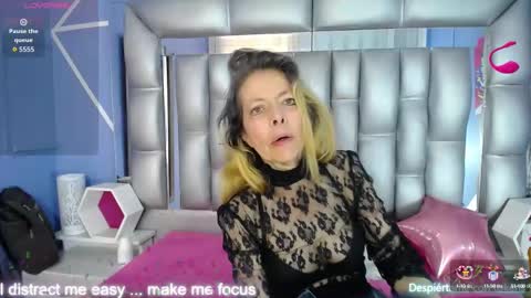 Snapshot of lucy_ny chatting on October 7, 1:59 pm SleepyAbuela online show from October 7, 1:59 pm