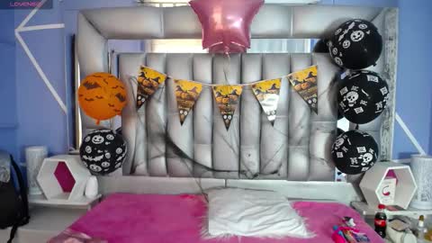 Snapshot of lucy_ny chatting on October 19, 12:40 pm SleepyAbuela online show from October 19, 12:40 pm