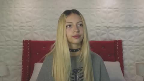 Snapshot of lucy_pink__ chatting on October 19, 2:19 pm PINK online show from October 19, 2:19 pm