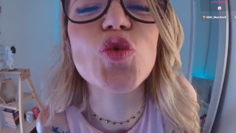 Snapshot of lucy_priincess chatting on December 12, 5:31 am lucy online show from December 12, 5:31 am