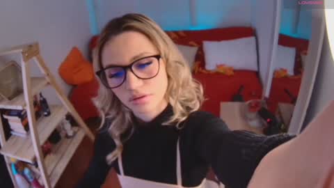 Snapshot of lucy_priincess chatting on January 1, 1:15 am lucy online show from January 1, 1:15 am