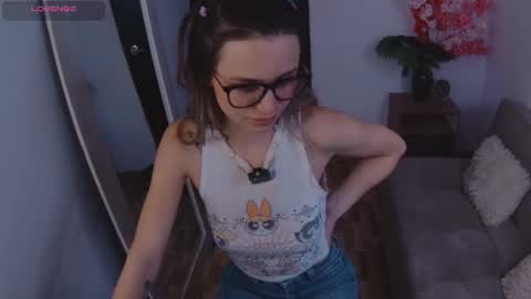 Snapshot of lucy_priincess chatting on October 6, 3:01 am lucy online show from October 6, 3:01 am