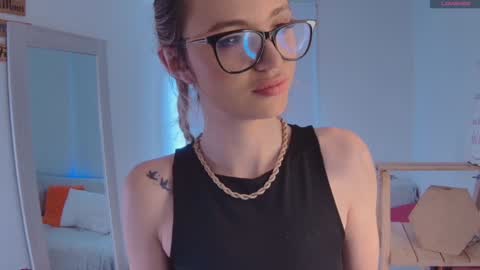Snapshot of lucy_priincess chatting on January 19, 8:19 pm lucy online show from January 19, 8:19 pm