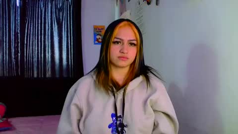 Snapshot of lucycherry__ chatting on December 13, 3:43 pm LUCIA  online show from December 13, 3:43 pm