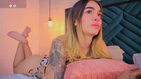 Snapshot of lucyvega4 chatting on October 17, 4:59 am Lucy online show from October 17, 4:59 am