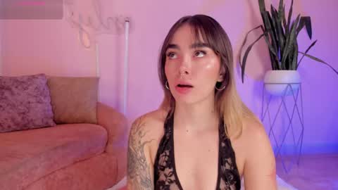 Lucy online show from November 18, 4:35 am