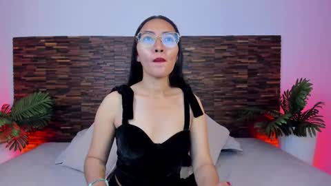 Lucy Liiu online show from June 25, 8:10 pm