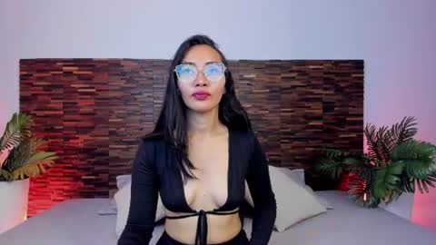 Lucy Liiu online show from July 25, 8:05 pm