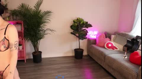 Lucy online show from March 6, 9:21 pm