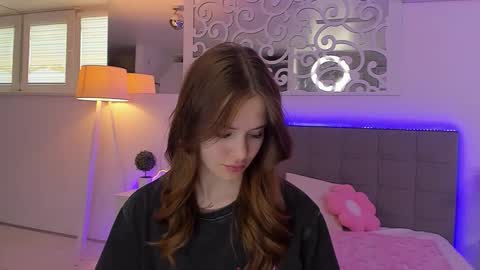 LuisaClover online show from June 4, 2:43 pm