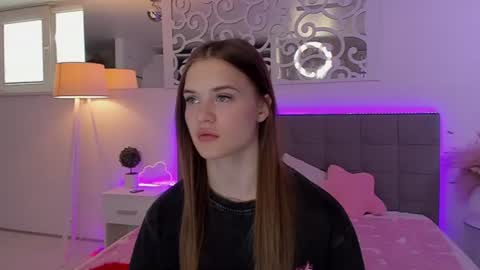 LuisaClover online show from June 22, 12:02 pm
