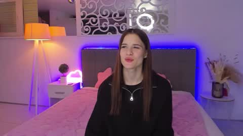 LuisaClover online show from January 7, 6:00 pm