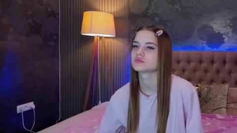 LuisaClover online show from November 13, 1:10 pm