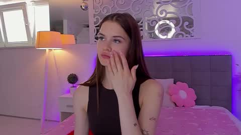 LuisaClover online show from June 9, 12:15 pm