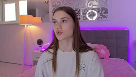 LuisaClover online show from June 6, 12:33 pm