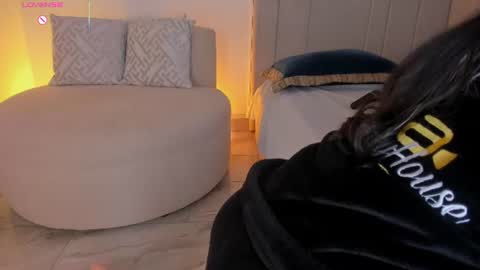 L U I S A online show from June 14, 2:24 am