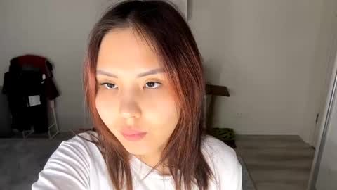 lullivi online show from April 22, 3:42 pm