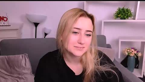 Lily online show from March 1, 9:58 pm