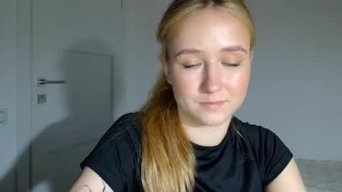 Lulu Baby18 online show from March 10, 9:08 pm