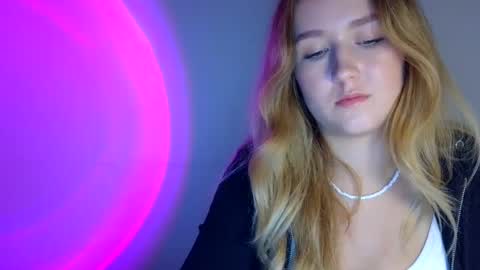 Snapshot of lulu_baby1 chatting on September 19, 9:25 pm Lulu Baby18 online show from September 19, 9:25 pm