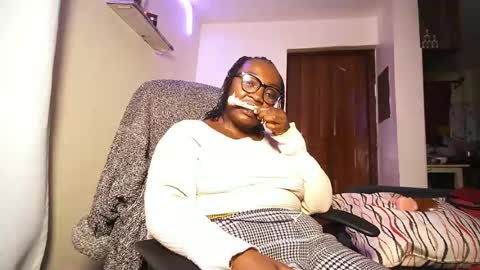lulu_sparks1 online show from July 5, 12:00 pm