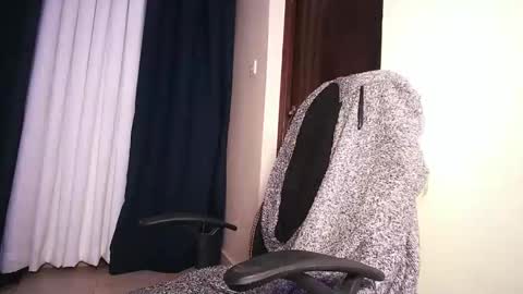 lulu_sparks1 online show from May 1, 11:02 am