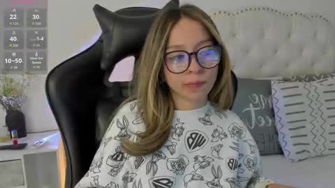 luluuberry online show from March 19, 8:24 pm