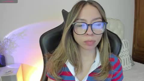 luluuberry online show from March 17, 8:13 pm