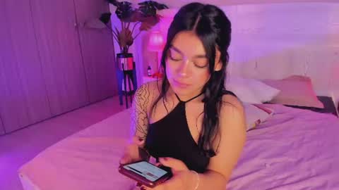 lummii_ online show from June 30, 7:46 pm