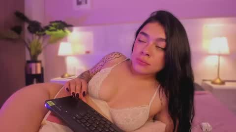 lummii_ online show from June 24, 8:52 pm