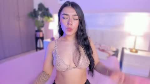 lummii_ online show from May 4, 7:17 pm