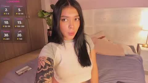 lummii_ online show from August 2, 9:29 pm