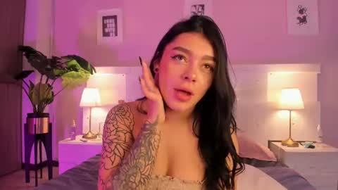 lummii_ online show from July 17, 8:45 pm