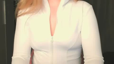 luna1vibe online show from April 3, 4:54 am