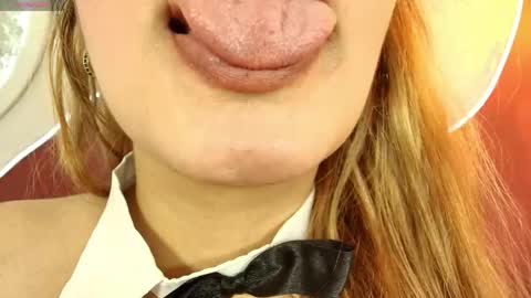 luna__velvet online show from May 8, 4:10 pm