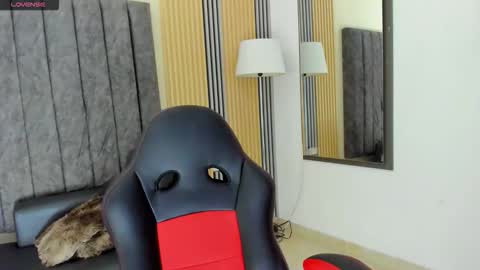 luna and banji online show from January 10, 1:38 pm