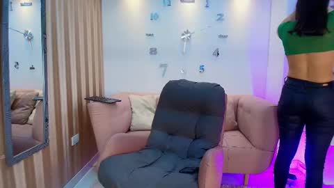 Luna And Titan  online show from March 18, 4:17 am