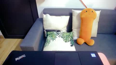 luna_baby999 online show from December 19, 2:48 am