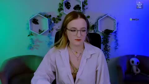luna_berryy online show from June 16, 7:26 pm