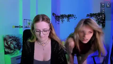 luna_berryy online show from June 17, 7:37 pm
