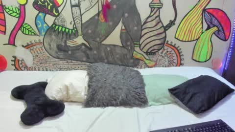 Snapshot of luna_gc chatting on February 8, 1:11 am luna_gc online show from February 8, 1:11 am