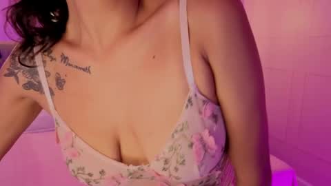 luna_hot_ass online show from May 7, 3:22 am