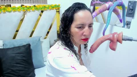 luna_naughty1 online show from June 9, 7:24 pm